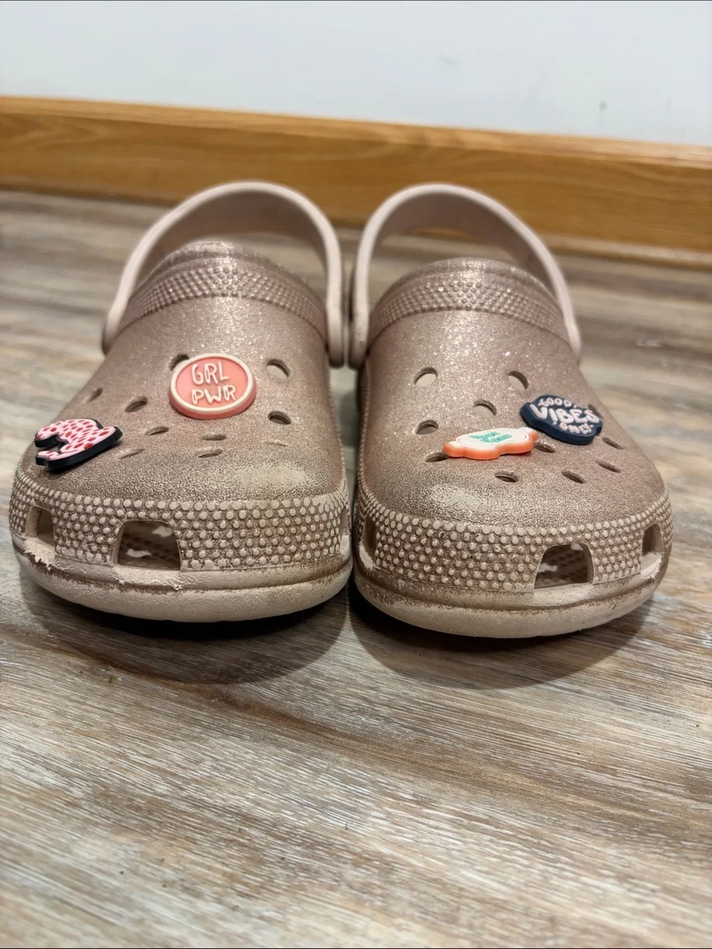 Crocs Classic Quartz Glitter Clogs Size 6  Assorted Jibbitz Charms